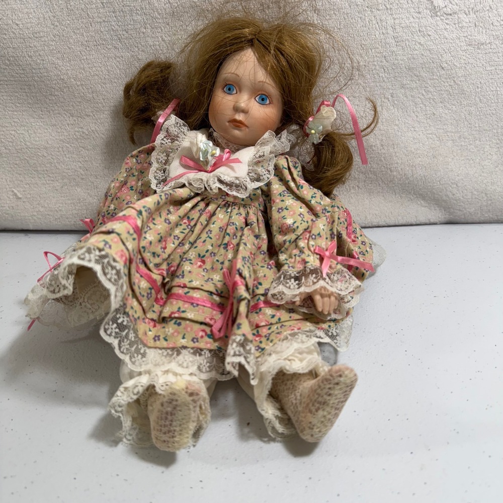 Vintage‎ MBI 1989 Porcelain Doll Blue Eyes Floral Dress Pigtails Collectible